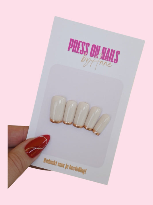 Waarom Press On Nagels perfect zijn voor de moderne zakenvrouw – vanuit het oogpunt van een professionele nagelstyliste